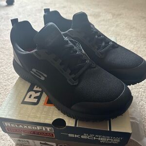 BRAND NEW Sketchers RelaxedFIT Memory Foam Slip Resistant Work Shoes (Size 10)